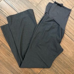 Gap maternity dress pants full belly panel, wide leg fit.